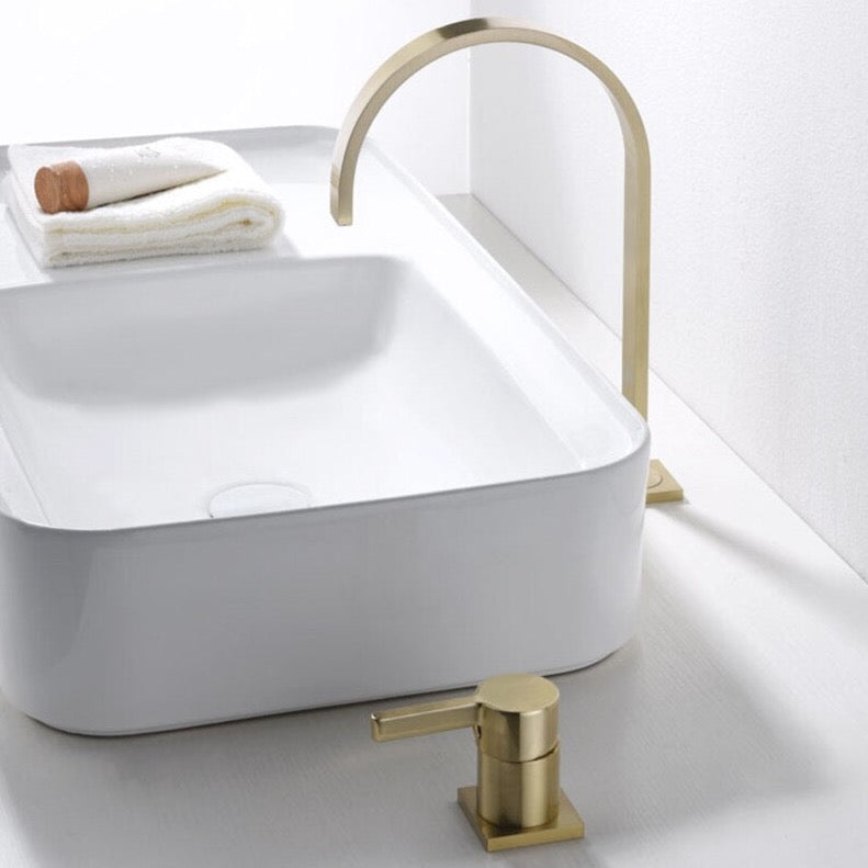 Single Handle Deck Mounted Bathroom Faucet